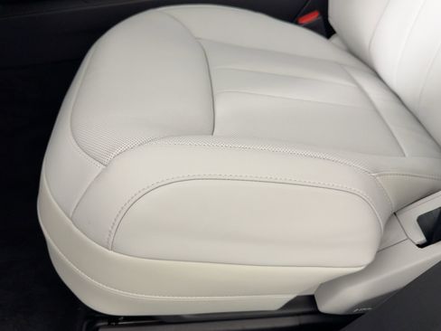 Used 2023 Land Rover Range Rover Sport SE Dynamic image 12