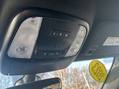 Used 2023 Dodge Durango GT image 37