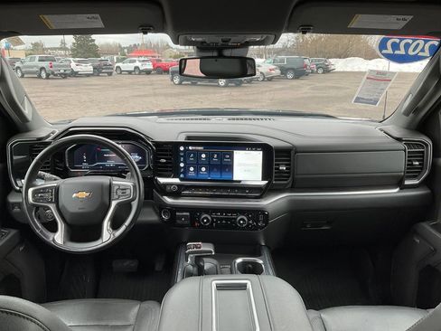Used 2022 Chevrolet Silverado 1500 LTZ image 3