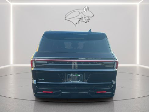 Used 2025 Lincoln Navigator Black Label image 5