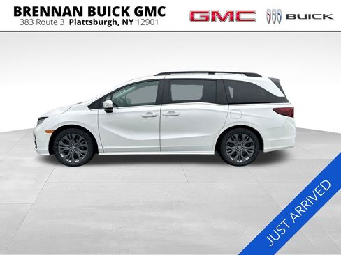 Used 2025 Honda Odyssey Touring image 3
