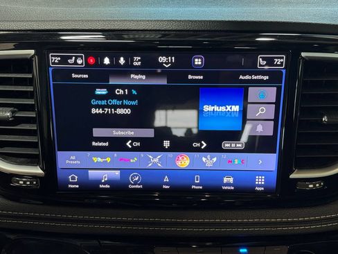 Used 2023 Chrysler Pacifica Limited AWD/4WD image 17