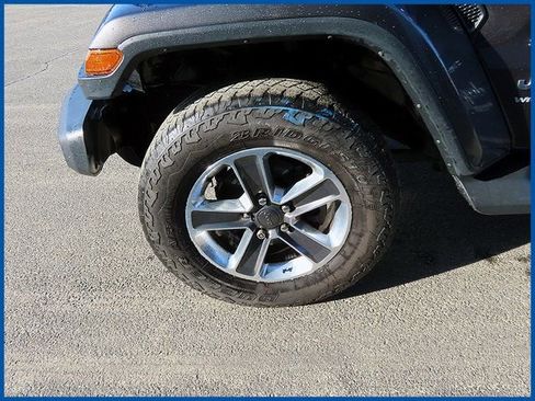 Used 2018 Jeep Wrangler Unlimited Sahara w/ Dual Top Group image 4