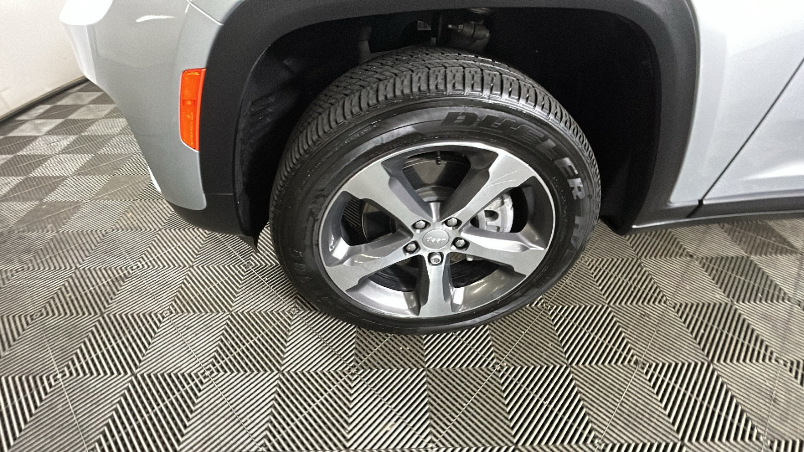 Used 2025 Jeep Grand Cherokee Limited 4xe AWD/4WD image 11