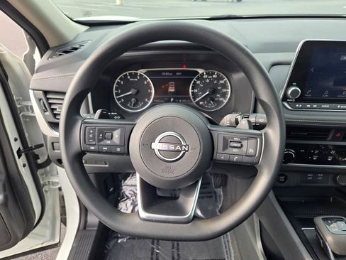 Used 2024 Nissan Rogue S image 29