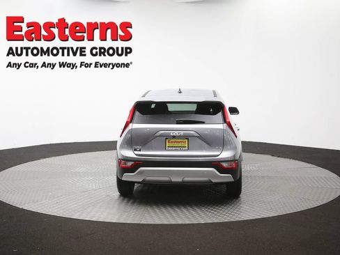 Used 2025 Kia Niro LX FWD image 35