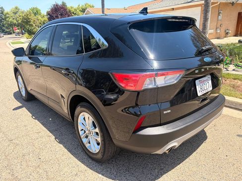 Used 2020 Ford Escape SE FWD image 3