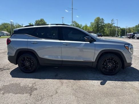 Used 2023 GMC Terrain SLT w/ Infotainment Package II AWD/4WD image 4