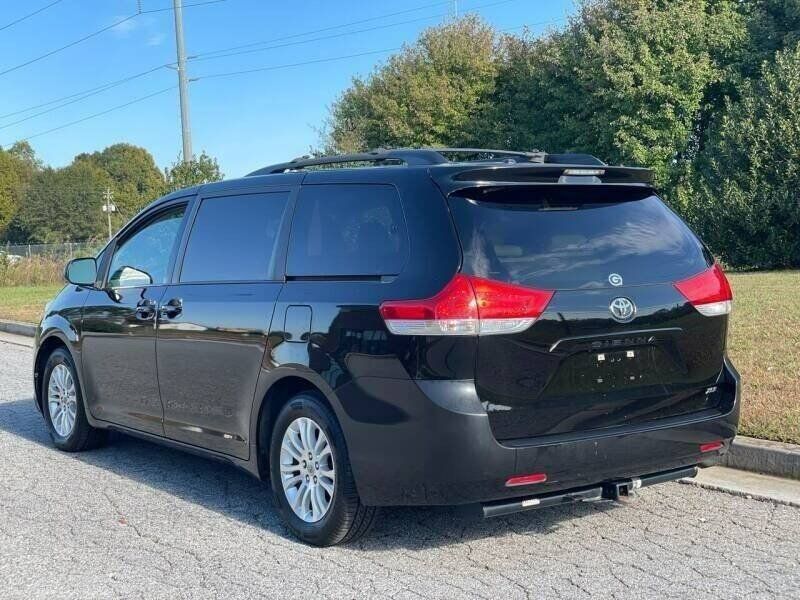 Used 2011 Toyota Sienna XLE FWD image 9