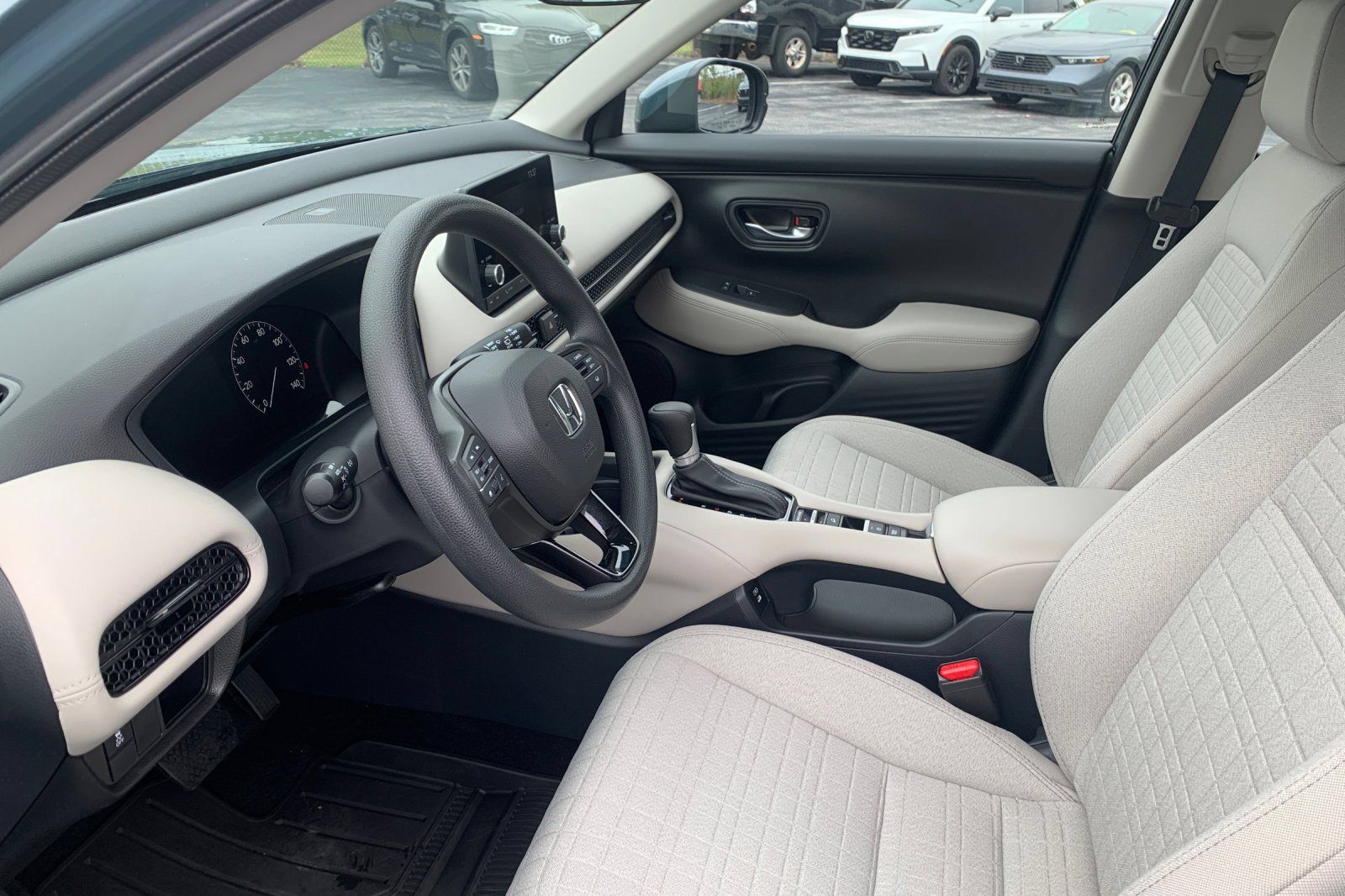 Used 2025 Honda HR-V LX image 12