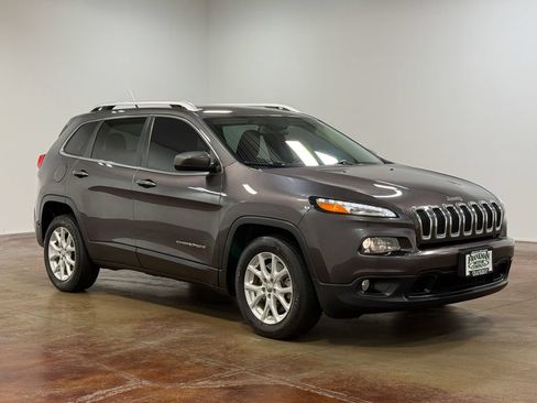 Used 2014 Jeep Cherokee Latitude FWD image 22