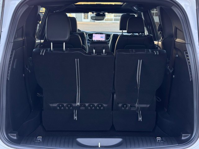 New 2026 Chrysler Pacifica Select AWD/4WD image 10