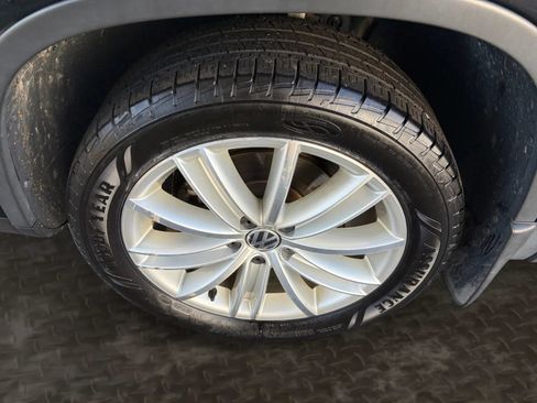 Used 2012 Volkswagen Tiguan S AWD/4WD image 34