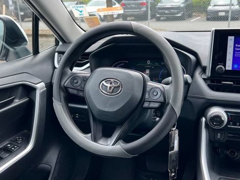 Used 2023 Toyota RAV4 LE AWD/4WD image 16