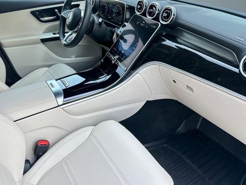 Used 2023 Mercedes-Benz GLC 300 image 31