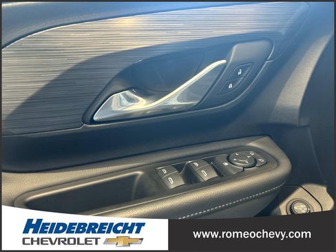 Used 2023 GMC Terrain SLE w/ Driver Convenience Package FWD image 11