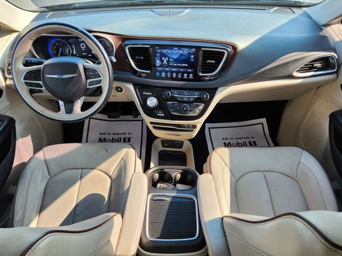 Used 2020 Chrysler Pacifica Limited FWD image 16