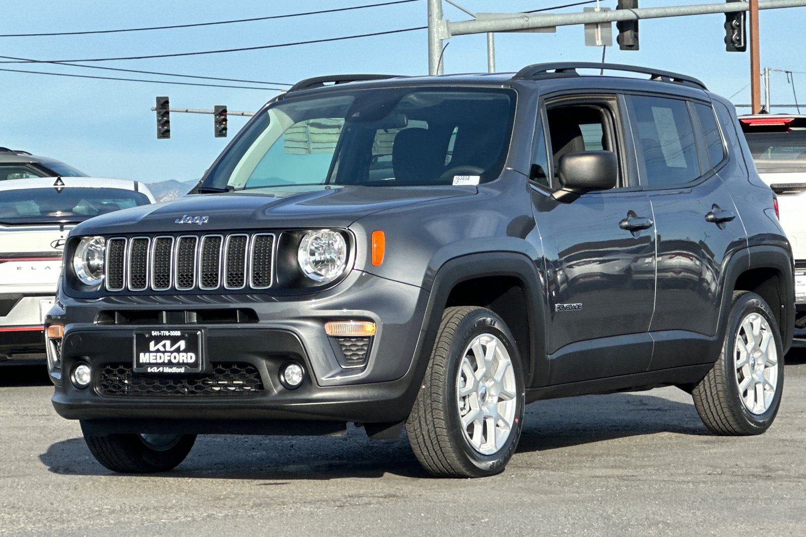 Used 2022 Jeep Renegade Latitude AWD/4WD image 9