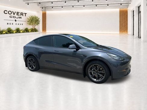 Used 2022 Tesla Model Y Long Range AWD/4WD image 16