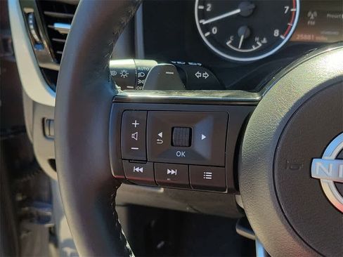 Used 2023 Nissan Rogue SL w/ SL Premium Package image 28