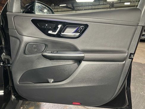 Used 2025 Mercedes-Benz GLC 300 4MATIC image 10
