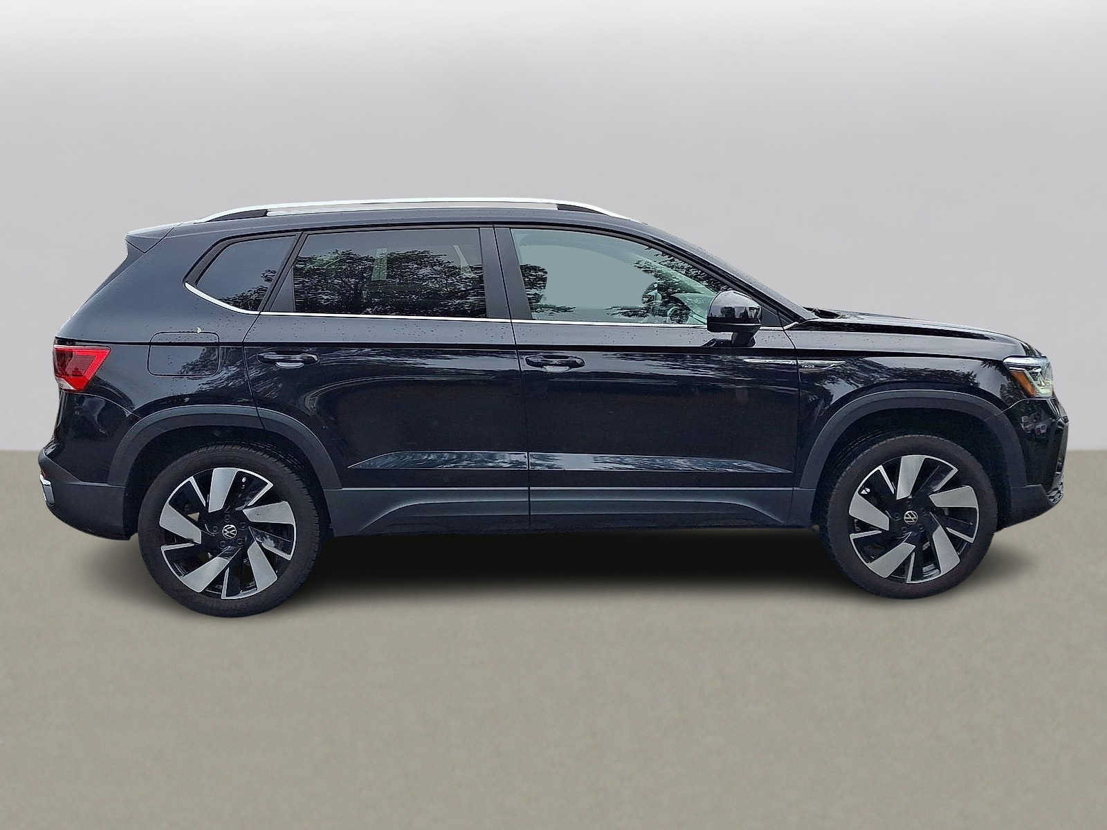 Used 2024 Volkswagen Taos SEL AWD/4WD image 32