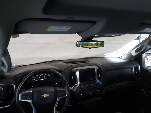 Used 2022 Chevrolet Silverado 1500 LT AWD/4WD image 5