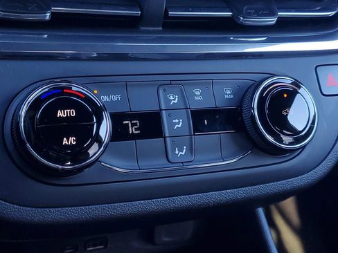 Used 2025 Buick Envista Preferred image 23