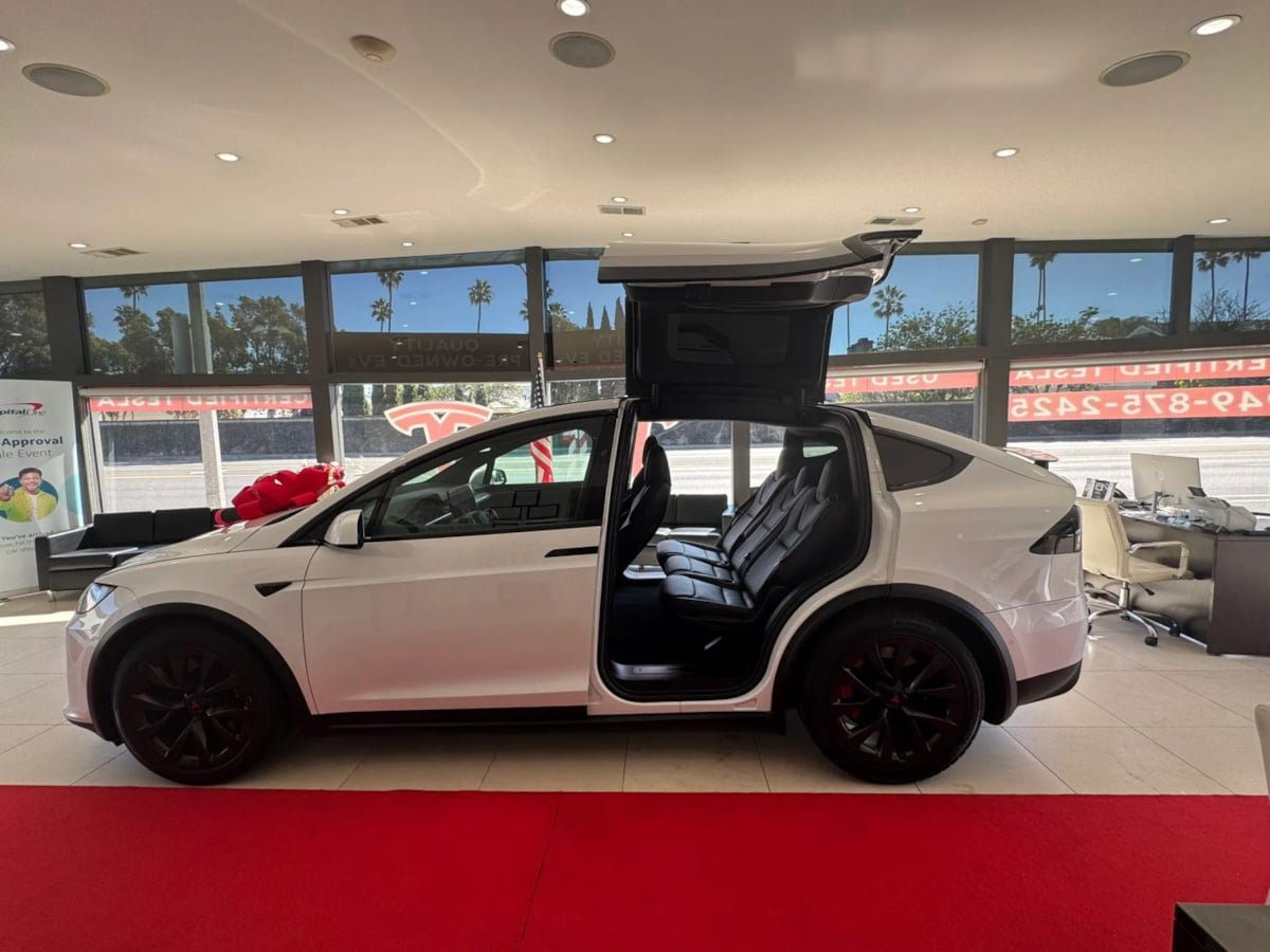 Used 2022 Tesla Model X AWD/4WD image 7