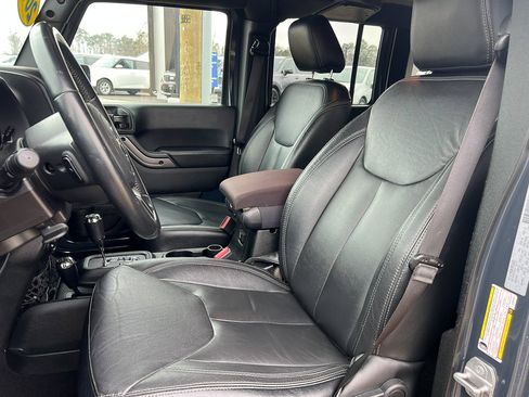 Used 2018 Jeep Wrangler Unlimited Sahara image 13