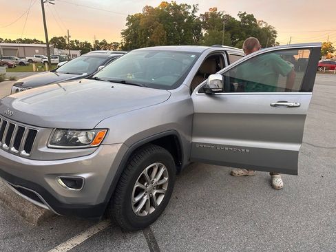 Used 2014 Jeep Grand Cherokee Limited w/ Trailer Tow Group IV image 2