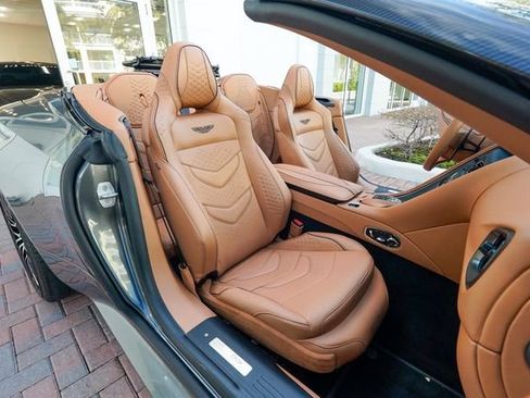 Used 2023 Aston Martin DBS Volante image 92