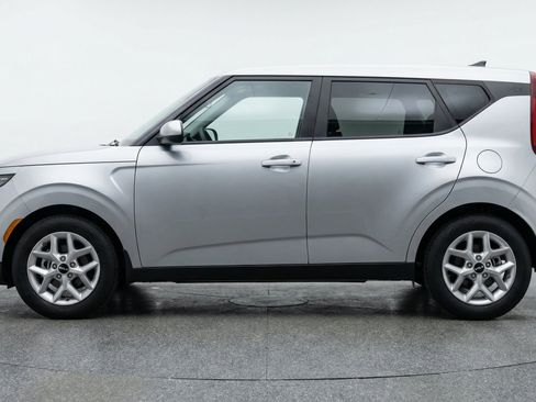 Used 2025 Kia Soul LX w/ LX Technology Package FWD image 5