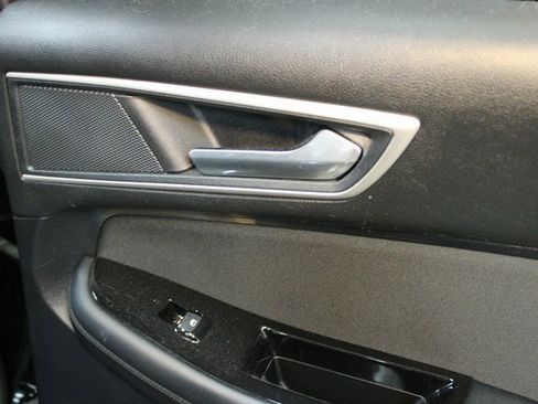 Used 2019 Ford Edge SEL image 13