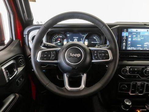 Used 2025 Jeep Wrangler Unlimited Sahara w/ Safety Group AWD/4WD image 13