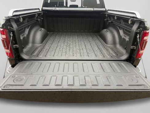 Used 2022 RAM 1500 Laramie AWD/4WD image 42