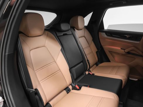 New 2026 Porsche Cayenne image 24