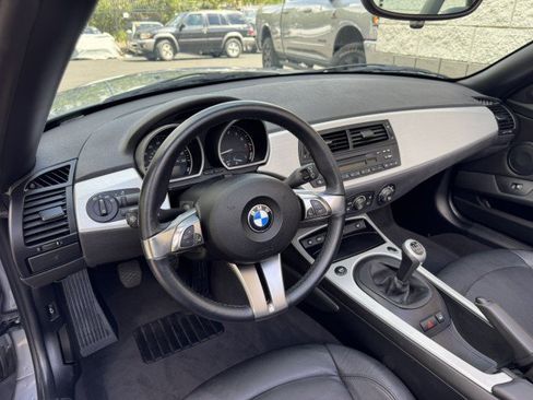 Used 2006 BMW Z4 3.0i RWD image 6