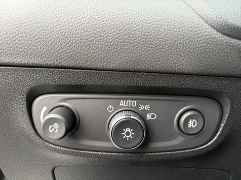 Used 2022 Buick Encore GX Select w/ Sport Touring Package image 5