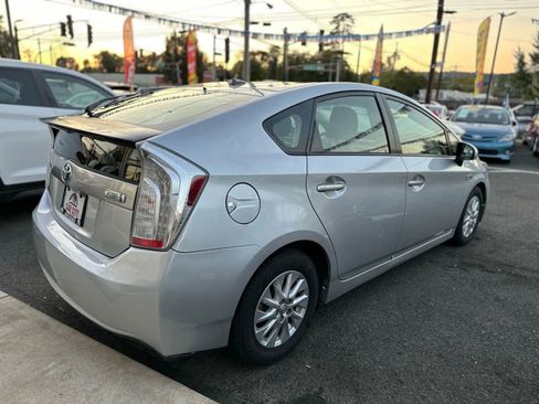 Used 2014 Toyota Prius Plug-In Hybrid image 5