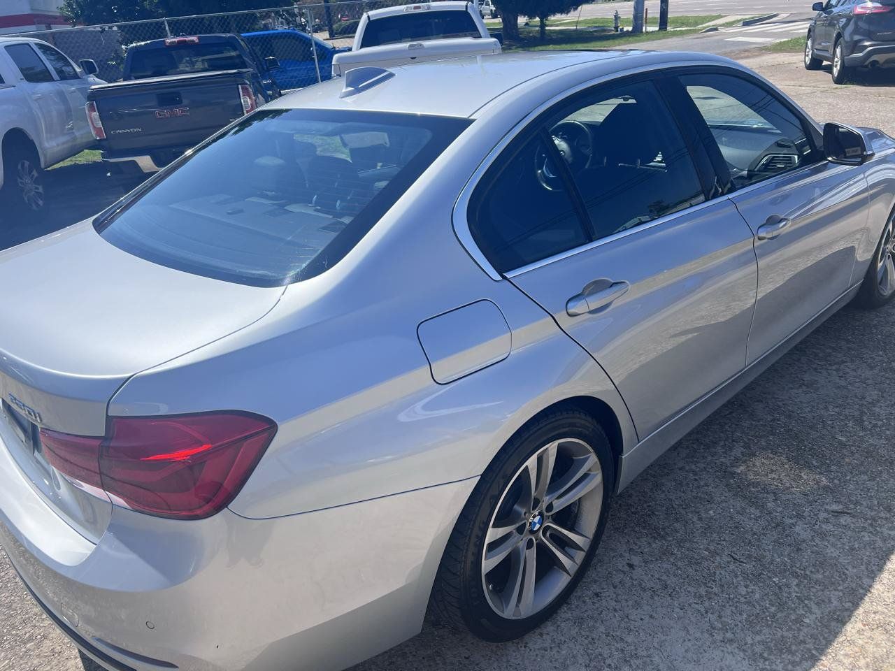 Used 2017 BMW 330i Sedan RWD image 4