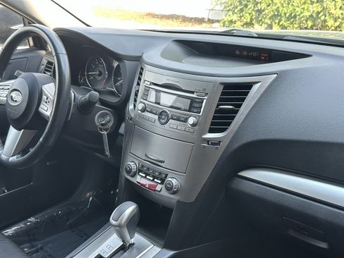 Used 2011 Subaru Outback 2.5i Premium AWD/4WD image 8