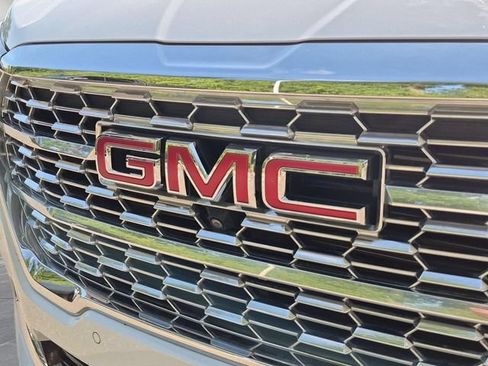 Certified 2024 GMC Terrain Denali w/ Denali Premium Package AWD/4WD image 32
