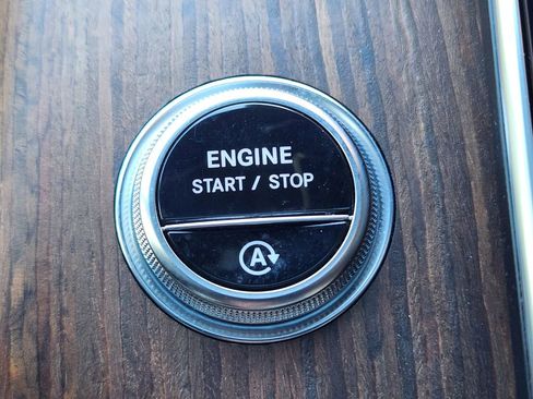 Used 2024 Mercedes-Benz GLC 300 4MATIC image 21