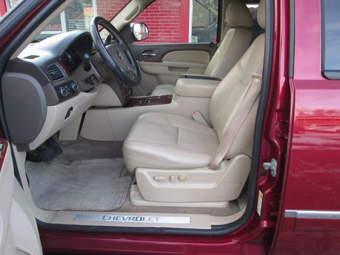 Used 2010 Chevrolet Suburban LTZ image 3