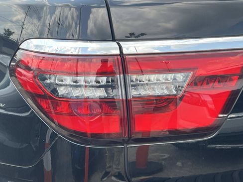 Used 2024 Nissan Armada Platinum w/ Captain's Chairs Package AWD/4WD image 5