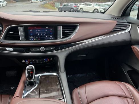 Used 2021 Buick Enclave Avenir w/ Avenir Technology Package AWD/4WD image 17