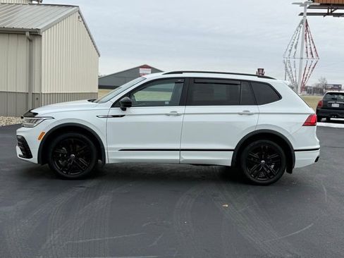Used 2022 Volkswagen Tiguan SE R-Line image 4