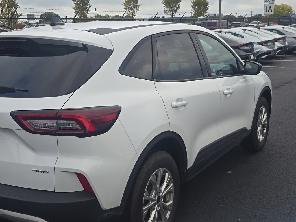 Used 2025 Ford Escape Active AWD/4WD image 3