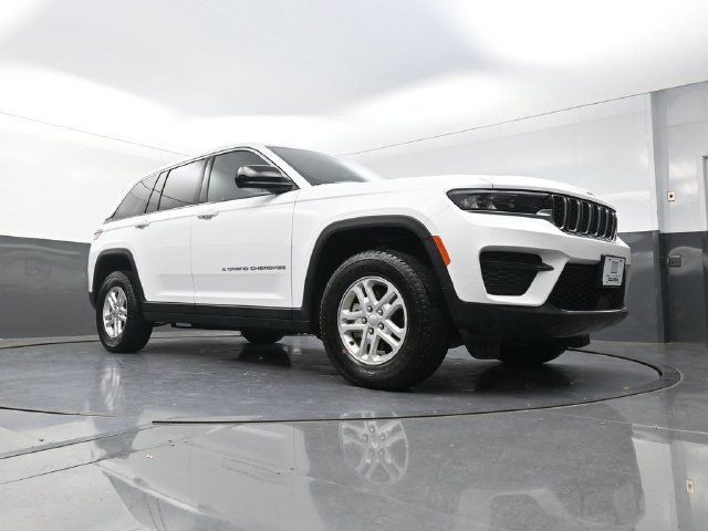 Used 2025 Jeep Grand Cherokee Laredo AWD/4WD image 19